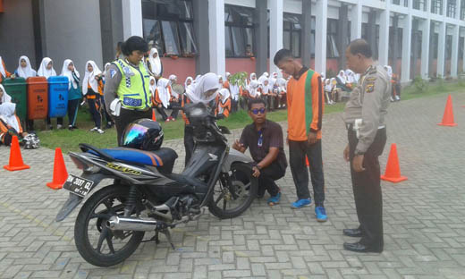ISDC Gelar Pelatihan Mengendarai Sepeda Motor di Dua Sekolah di Inhil 