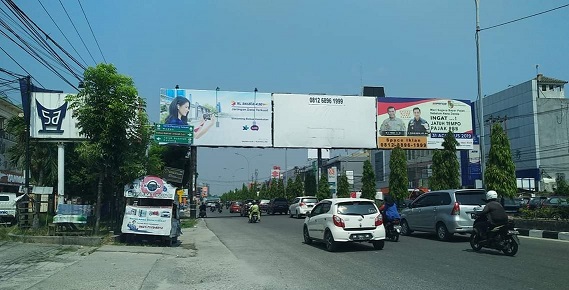 Pemko Pekanbaru Diminta Tebang Reklame Bando Ilegal 