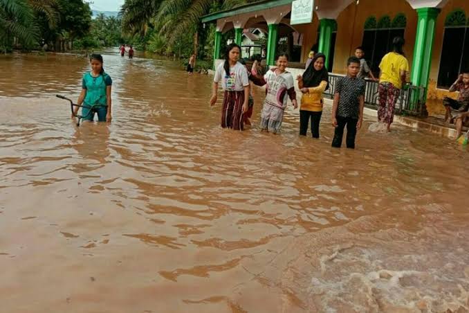 586 Rumah Terendam Banjir di Rokan Hulu