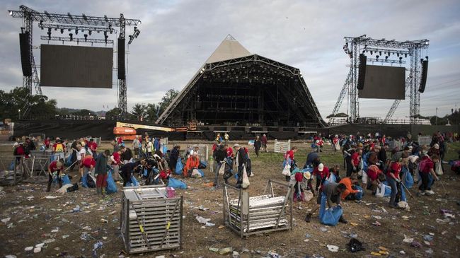 Glastonbury Mengenyahkan Botol Plastik 