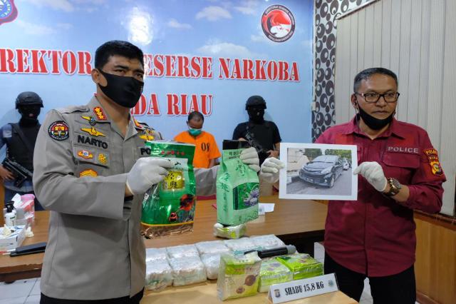 Polda Riau Ringkus 2 Pelaku dan Sita 15,8 Kg Sabu 