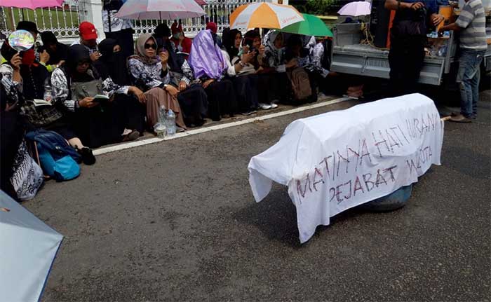 DEMO GURU SERTIFIKASI PEKANBARU “Pak Wali, Temuilah Kami, Kita Cari Solusi”