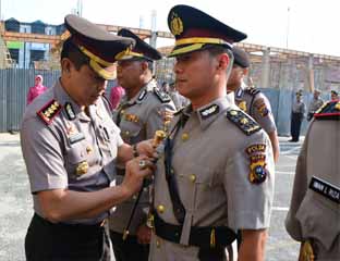 Kapolresta Pekanbaru Gelar Sertijab 6 Perwira Menengah 