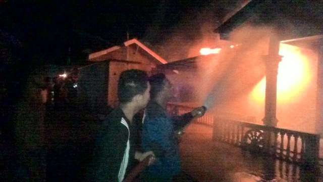 Rokok Bikin Rumah Biro PLN di Ujungbatu Ludes Terbakar
