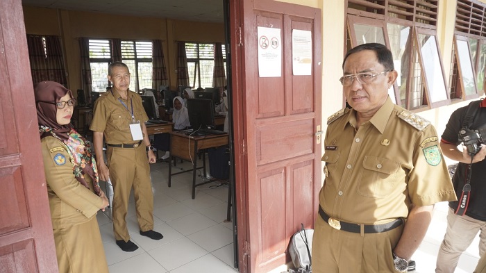Tinjau UNBK, HM Wardan: Baru 25 Sekolah yang Baru Bisa Melaksanakan
