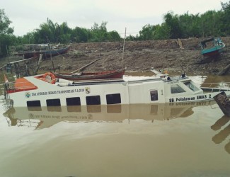 Speedboat Pemkab Pelalawan Nyaris Tenggelam