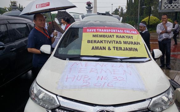 Viral Video Sopir Taksi Online Saat Dipermalukan di Bandara 