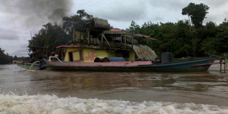15 Rakit PETI Dibakar, 45 Pelaku Melarikan Diri