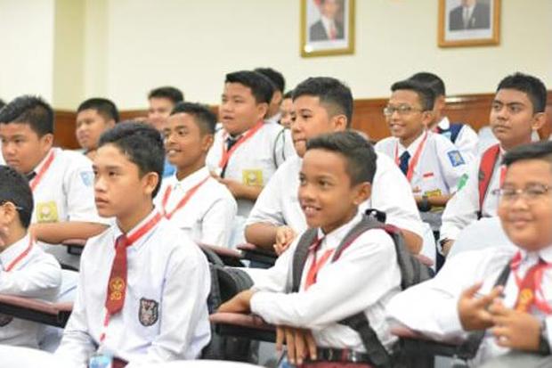 Sekolah Ini Berikan Beasiswa agar Prestasi Siswa Lebih Meningkat