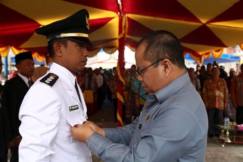 Bupati Meranti Lantik Dua Pejabat Camat di Pulau Padang