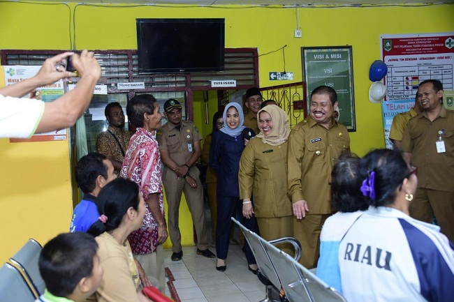 Tinjau Pelayanan Puskesmas, Kasmarni Kunjungi Masyarakat