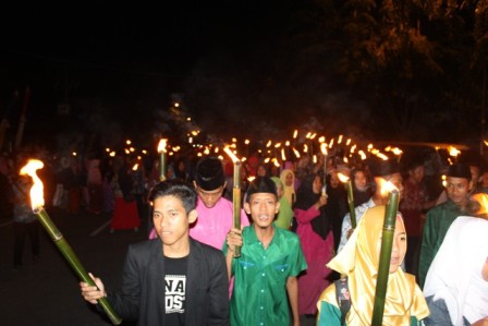 Sejumlah Elemen Masyarakat Bengkalis Gelar Tausiah, Shalawatan dan Pawai Obor