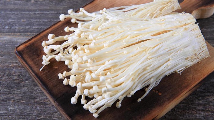 8.165 Kilogram Jamur Enoki Asal Korea Selatan Dimusnahkan Karna Tercemar Bakteri Listeria Monocytoge