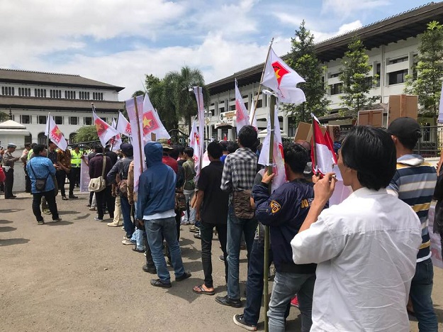PEMBERONTAKAN PETANI DI BUMI PRIANGAN  MELAWAN VOC BELANDA