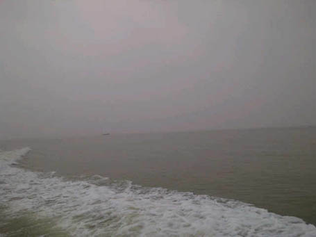 Kabut Asap Mulai Selimuti Perairan Laut Rohil 