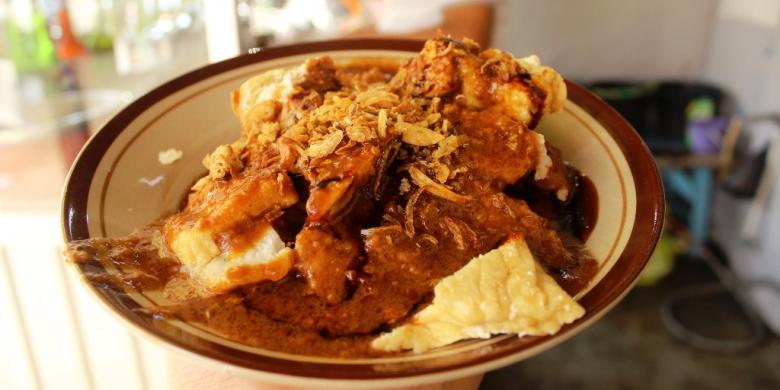 Lezatnya Kupat Tahu Hangat Khas Kuningan 