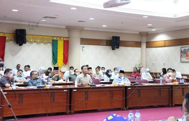 Badan Anggaran DPRD Riau Raker TAPD