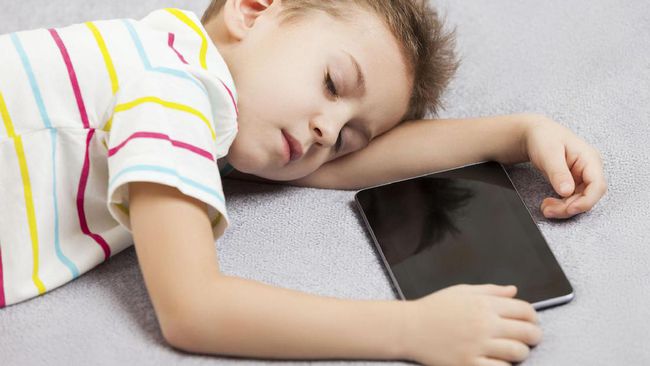 Pakai Ponsel Sebelum Tidur Ganggu Kesehatan Mental Remaja