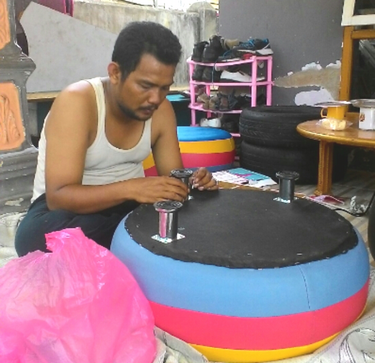 Akibat di PHK, Pemuda di Dumai Hasilkan Kursi Unik