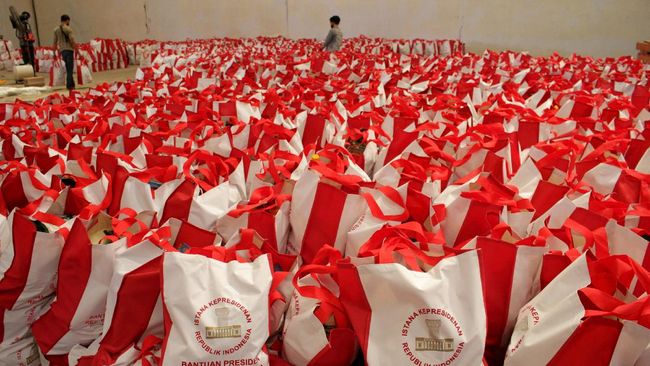 Terdakwa Bansos Covid Akui Diminta Setor Rp30 Ribu per Paket 