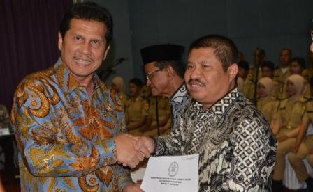 Bupati Bengkalis Terima 6 SK CPNS Lulusan STTD Kemenhub