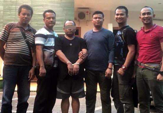 Mantan Kades Gerbang Sari yang Kabur Karena Kasus Korupsi Dana Desa Ditangkap Polres Kampar di Jawa 
