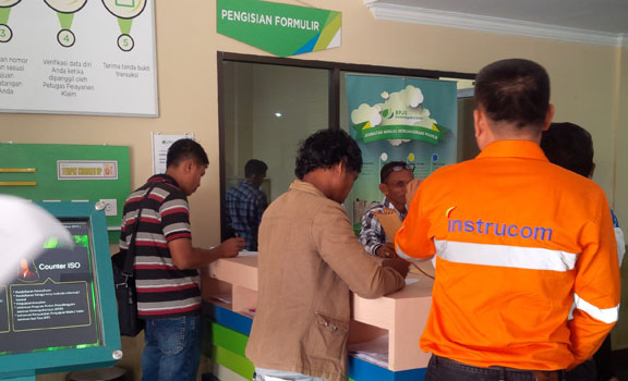 Pekerja Berbondong Jemput Dana JHT 