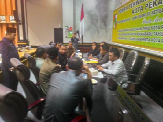 Tidak Memenuhi Kuorum, DPRD Kota Pekanbaru Tunda Paripurna Tiga Hari 