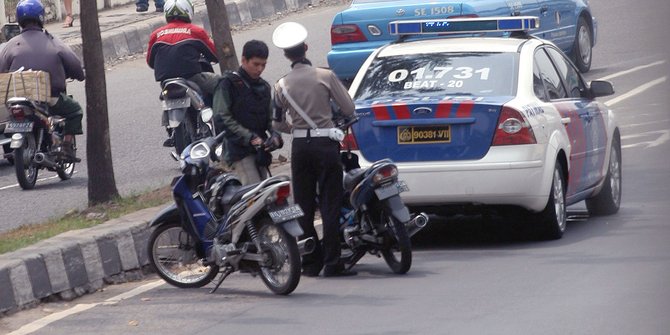 Tak Terima Ditilang, Pemotor di Tangsel Bentak Polisi dan Rusak Motor Miliknya