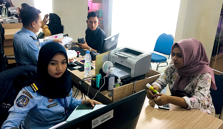 Simkim Dimulai, Kuota Paspor Terbatas 