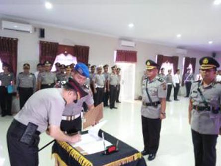Polres Kampar Laksanakan Upacara Sertijab Kapolsek Siak Hulu 