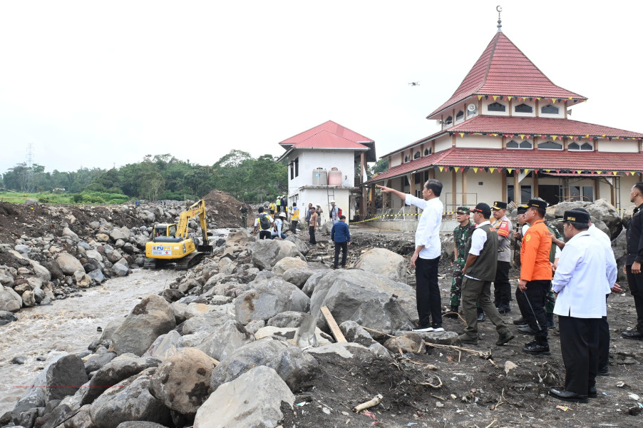 Presiden Jokowi dan Ibu Negara Kunjungi Area Terdampak Bencana Longsor dan Banjir Bandang Lahar Dingin di Kabupaten Agam