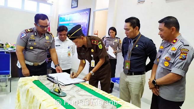 Asisten I Sekdakab. Meranti Hadiri Penandatanganan MoU Penerapan Aplikasi E-Tilang Antara Polres Mer