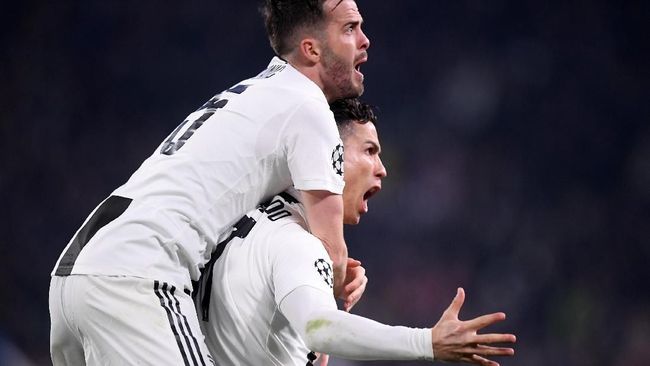 Pjanic Disebut Lebih Penting di Juventus Ketimbang Ronaldo 