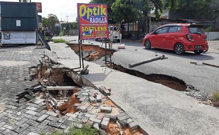 Ruas Jalan di Pekanbaru Amblas