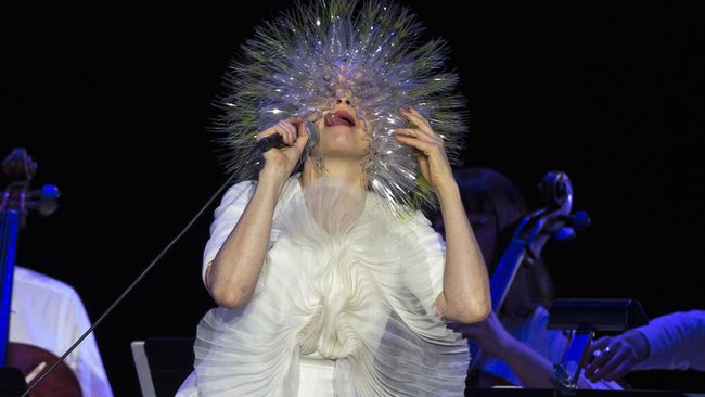 Seni Bercerita Sakit dan Kehilangan ala Bjork 