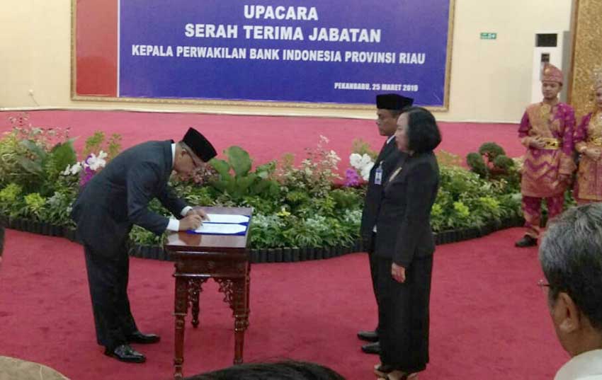 Decymus Dilantik sebagai Kepala BI Riau