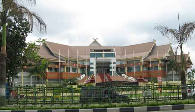 Dewan Kecewa, Hari Pertama Kerja Sekwan Tak Masuk Kantor, Malah...