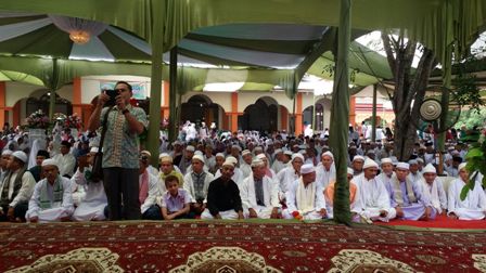 Bupati Rohul dan Kakan Kemenag Riau Hadiri Haul Syekh Aidarus di Kabun 