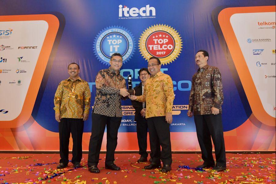 Bank Riau Kepri Raih 2 Penghargaan Tertinggi Pada Ajang TOP IT & TELCO 2017