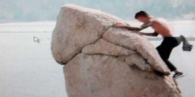 Panjat Batu Penis 