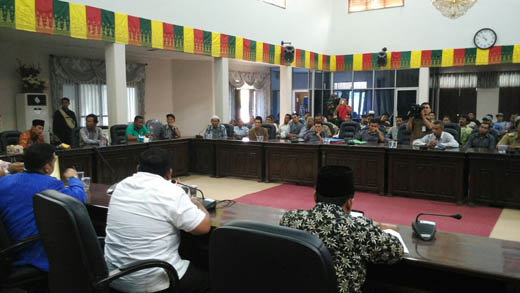 Pilkades Serentak 2016, Masyarakat Tiga Desa Mengadu ke Komisi I DPRD Rohul