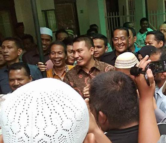 Hadiri Sidang Perdana, Seratusan Warga Rohul Berharap Suparman Tetap Bupati