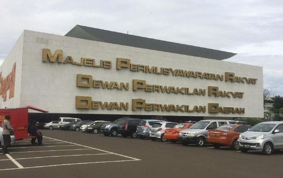 Moratorium Pembangunan Gedung, Proyek Apartemen DPR Terganjal
