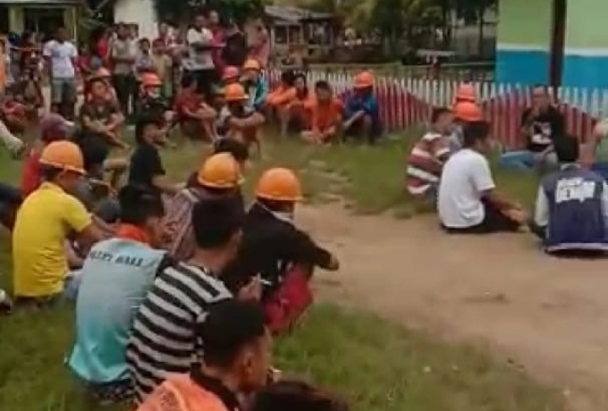 Ribuan Karyawan PT MCM Mogok Kerja 