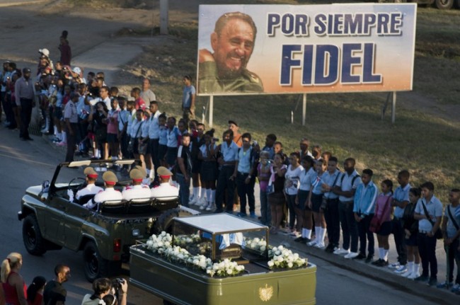 Abu Jenazah Fidel Castro Dikebumikan dalam Seremoni Privat 
