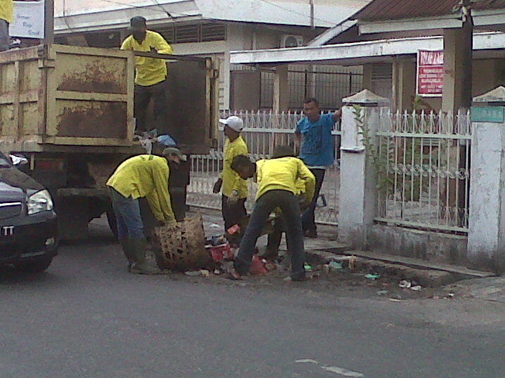 76 Truk Dikerahkan Angkut Sampah