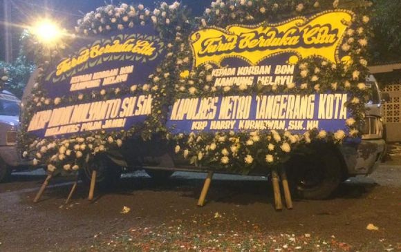 Gugur Bunga di Lokasi Bom Kampung Melayu Jakarta