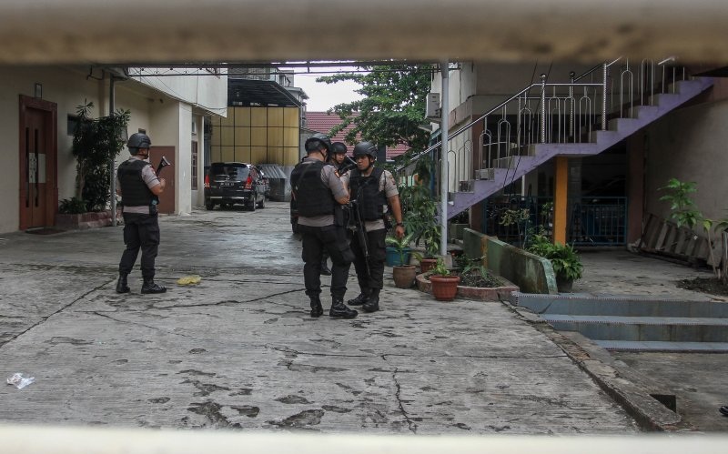 Rumah Bupati Bengkalis Jadi Sasaran KPK