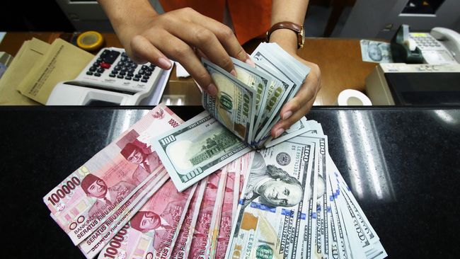 Inflasi AS Tekan Dolar, Rupiah Berotot ke Rp14.117 